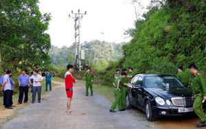 Phát hiện người đàn ông chết gục trên vô lăng ô tô, xe vẫn nổ máy