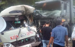 Xe khách đấu đầu xe ben trên dốc Thị khiến 6 người bị thương