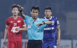 Giảng viên trọng tài FIFA: "Việc bẻ còi ở trận Viettel - Bình Dương sai lầm nghiêm trọng"