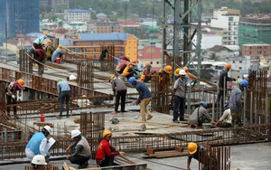 Sòng bạc mọc lên như nấm, dân nghèo lặng lẽ rời đi vì tiền TQ: Canh bạc lớn của thành phố biển Campuchia liệu có đáng?