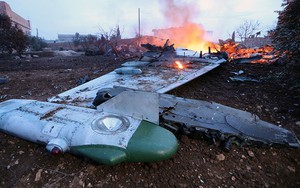 Chiến đấu cơ "xe tăng bay" Su-25 Không quân Nga vừa rơi, bị phá hủy hoàn toàn - Đang tìm kiếm 2 phi công
