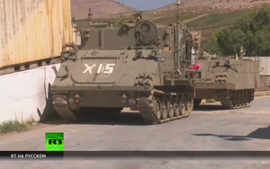 Sợ tên lửa Hezbollah, lính Israel vứt cả xe bọc thép tháo chạy khỏi biên giới Lebanon