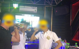 Đi công tác tiện ghé hát karaoke, nào ngờ anh chồng bị vợ phát hiện cặp kè với mấy em “đào” vì chi tiết khó lường trên bức ảnh