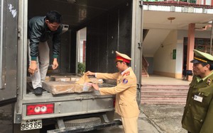 CSGT tóm gọn 2 xe hàng lậu trong đêm về Hà Nội tiêu thụ
