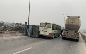 2 vụ tai nạn liên tiếp trong vòng 1 tiếng, cầu Thanh Trì ùn tắc hàng dài ngày cuối tuần