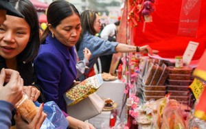 Những gì cần có trong làn đi chợ Tết của các bà nội trợ