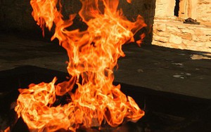 Ngọn lửa được mệnh danh là "địa ngục": Cháy được 4000 năm và không hề có dấu hiệu sẽ ngừng lại