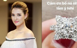 Khoe nhẫn kim cương nửa tỷ đồng cùng chia sẻ ẩn ý, Hồng Quế khiến khán giả xôn xao đồn đoán đã quay lại với bố của con gái