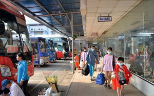Bến xe, ga tàu tại TP HCM “dễ thở” ngày cận Tết