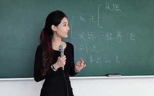 Từ ảnh chụp trên giảng đường, nữ giảng viên bỗng trở thành "cô giáo hot nhất Đài Loan" khiến cộng đồng mạng xao xuyến