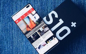 Mở hộp Galaxy S10+ luôn cho nóng: Nhìn vỏ thôi cũng thấy sang xịn mịn, phụ kiện đồng màu tùy thích với máy