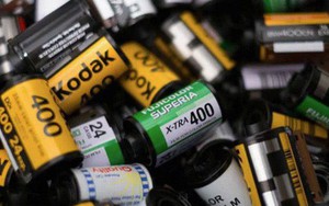 Cận cảnh quá trình tráng rửa và scan ảnh film 35mm tại các phòng lab, nhìn xong mới thấy trầm trồ