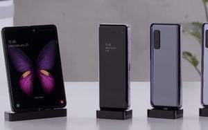 Cận cảnh 4 phút smartphone bị "cấm cung" của Samsung, chưa ai được phép đến gần hay chạm vào