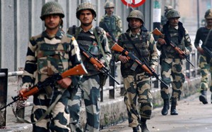Ấn Độ - Pakistan nóng hừng hực, nã đạn súng cối tại Kashmir