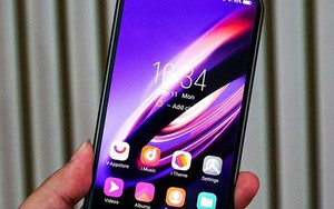 Đây là chiếc smartphone đến từ tương lai: Không có nút bấm vật lý, cũng chẳng có cổng kết nối nào