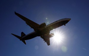 Nóng: Đến lượt Boeing 737-800 gặp sự cố hạ cánh khẩn