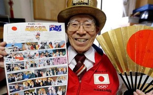 "Fan cuồng" 92 tuổi dùng cả tuổi thanh xuân đến cổ vũ Olympics