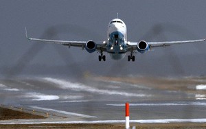 Thêm một máy bay của Boeing gặp sự cố giữa trời