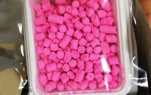 Cha mẹ lơ là, con trai ăn nhầm thuốc diệt chuột vì tưởng là kẹo