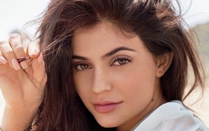 Là tỉ phú tự thân trẻ nhất thế giới, Kylie Jenner lại thừa nhận thành công không phải vì một tay mình gây dựng