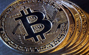 Bitcoin bất ngờ 'thăng hoa', có lúc vượt qua ngưỡng 5.000 USD