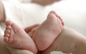 Cả gia đình bị nghi ngờ xâm hại bé gái mới sinh vì chảy máu vùng kín, nhưng sự thật đằng sau mới khiến nhiều người vỡ lẽ