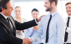 Được sếp khen ngợi, đừng vội thở phào nhẹ nhõm: Để sếp yêu, đồng nghiệp quý, nhất định bạn phải nhớ cách trả lời khéo léo này!