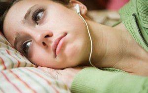 Kẻ cả những người " tai trâu" cũng thích nghe nhạc buồn. Bạn có biết vì sao?