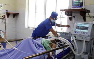 Gần 10 đối tượng hẹn gặp mặt để 'hòa giải', một thanh niên bị đâm thấu tim