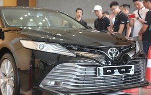 Chuyển sang nhập khẩu, Toyota Camry 2019 rẻ hơn 70 triệu đồng