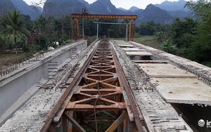 Cầu 130 tỷ đến suối cá thần Cẩm Lương: Xây 9 năm vẫn chưa xong