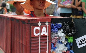 Đổ trộm rác thải xuyên quốc gia: Philippines ra hạn cuối, đe dọa chiến tranh với Canada?