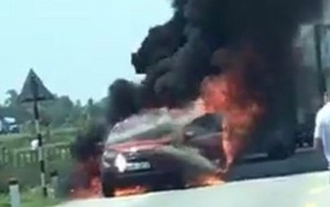 Trên đường đi bảo dưỡng, xế hộp Ford Ecosport cháy trơ khung trên quốc lộ
