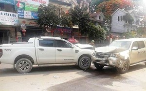 Chồng đâm vợ, đốt nhà rồi lao xe tông vào ô tô 'tình địch'