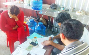 Bà chủ 63 tuổi cùng nhân viên kích dục cho khách trong quán cà phê