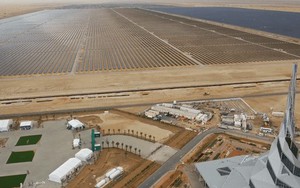 Giữa sa mạc Dubai, người ta sắp sửa hoàn thiện công viên năng lượng Mặt Trời khổng lồ có thể xô đổ mọi thứ kỷ lục
