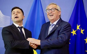 Ukraine: Tổng thống Zelensky thăm EU và NATO. Đi Tây, nhắn Đông