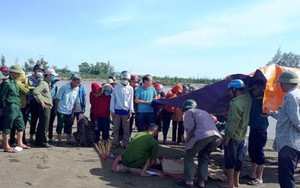 Bé 12 tuổi cùng mẹ đi tắm biển thì bị mất tích
