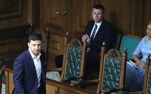 Tân Tổng thống Ukraine Zelensky hủy một loạt sắc lệnh của ông Poroshenko