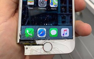 iPhone rơi vỡ tan tành đến nỗi mất hẳn một góc nhưng vẫn chạy bình thường