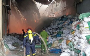 Cháy lớn tại Khu công nghiệp Sóng Thần, công nhân ôm đồ tháo chạy