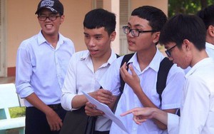 Đình chỉ thí sinh lấy điện thoại chụp đề trong giờ thi