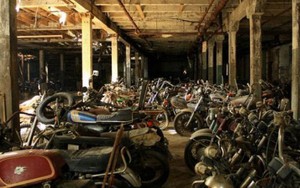 Cảnh hàng nghìn xe máy cổ bị lãng quên, vứt ngổn ngang ở Mỹ