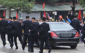 Tiết lộ lý do bất ngờ nhóm vệ sĩ chạy bộ theo xe Chủ tịch Kim Jong-un