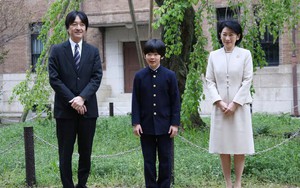 Gia đình Thái tử Nhật Bản đi du lịch: Chồng một mình bay trước, vợ và con trai bay chuyến sau vì lý do nghe xong ai cũng phản đối rầm rầm