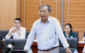 'Phụ cấp cả tháng của 1 thứ trưởng không bằng tôi dạy thêm 1 buổi'