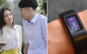 Chỉ nhờ vòng theo dõi sức khỏe, cô gái phát hiện điều bất thường rồi bắt gặp bạn trai ngoại tình ngay trước mắt