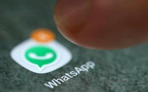 Mượn smartphone để chơi game, cậu bé 15 tuổi phát hiện ra bố ngoại tình
