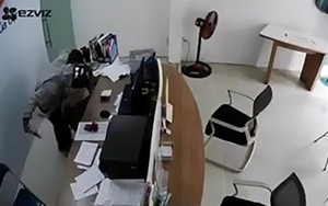 Cướp xông vào cửa hàng Viettel bắt nữ nhân viên chuyển tiền