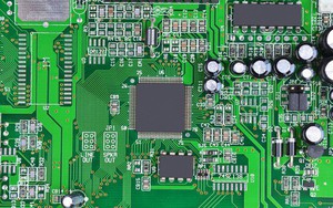 Tại sao hầu hết bảng mạch in lại có màu xanh lá cây trong khi của Apple lại màu đen?